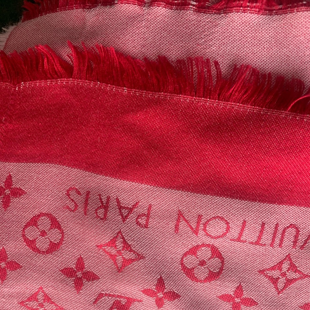 SOLD Authentic Louis Vuitton Shall - Picture 8 of 13